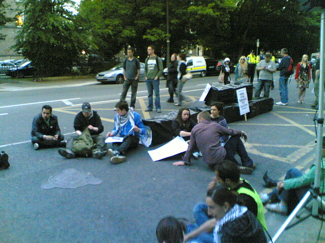 Preparing for a Sleep-out at Israeli Embassy 2010-06-03