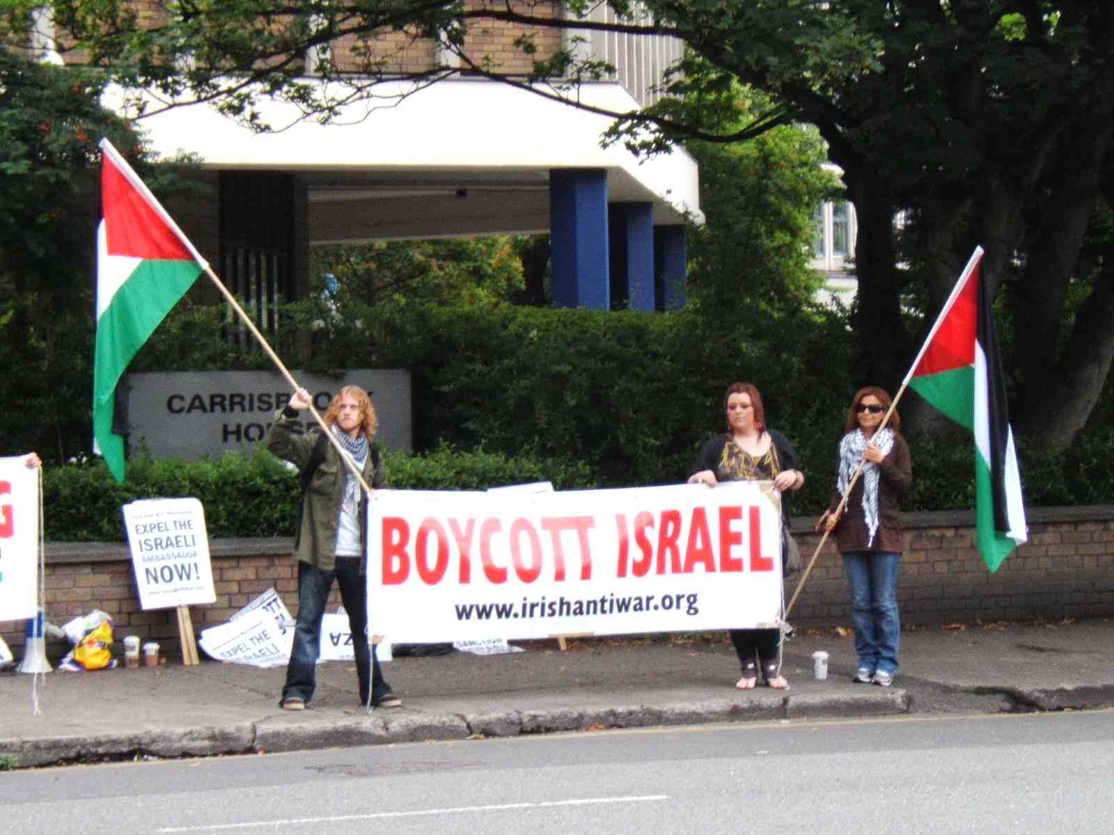 2010-07-23-3 Israeli Embassy Protest